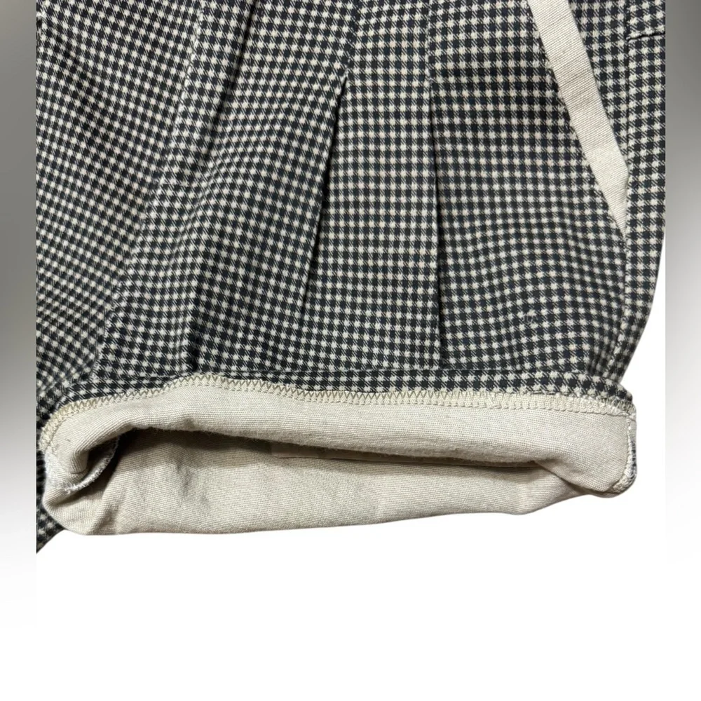 The Hanger Brand Black & Cream Ivory tan Houndstooth Cuff Shorts Medium Pleats